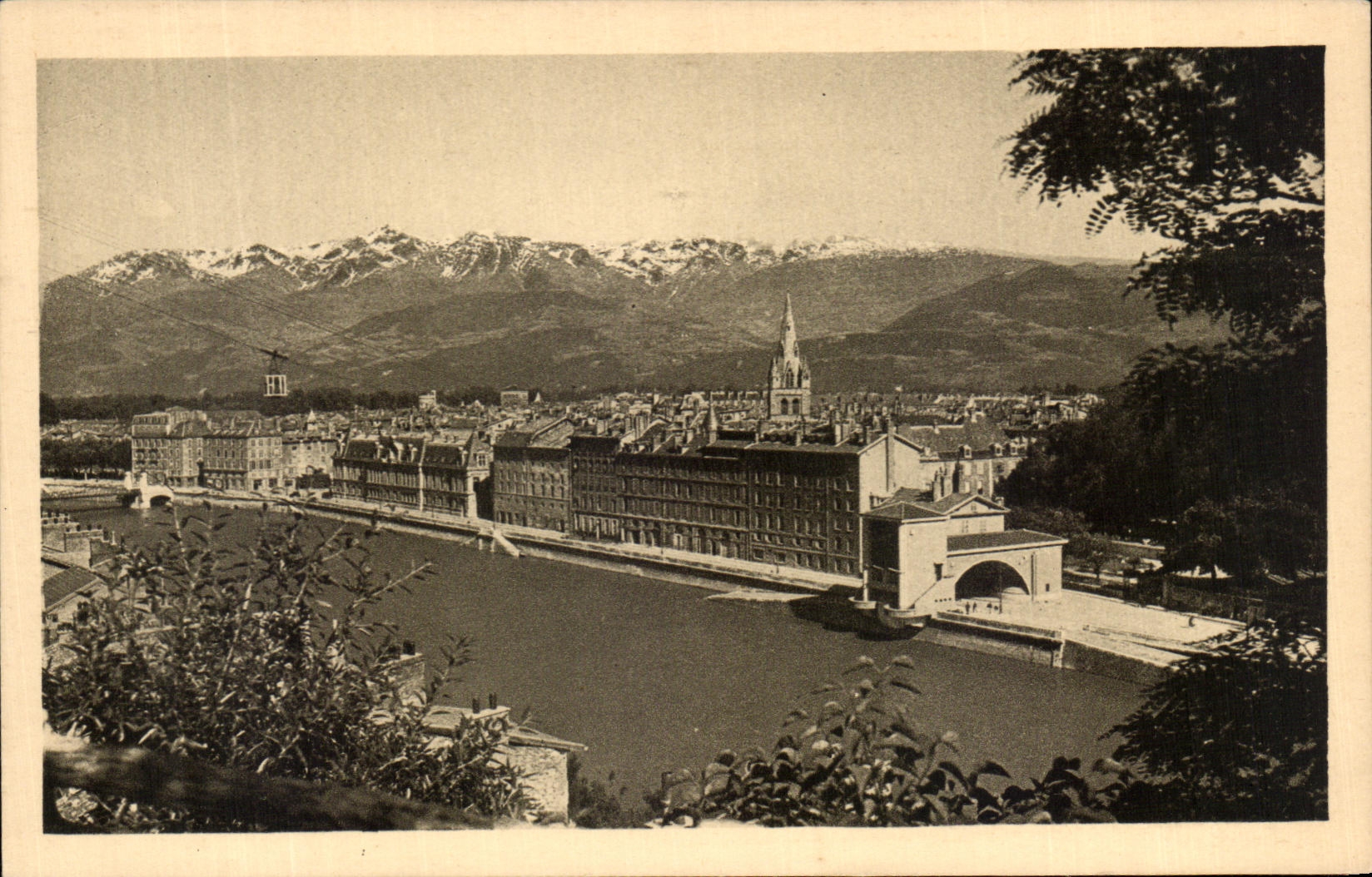 CPA Grenoble Vue Generale et la Chaine de Belledonne