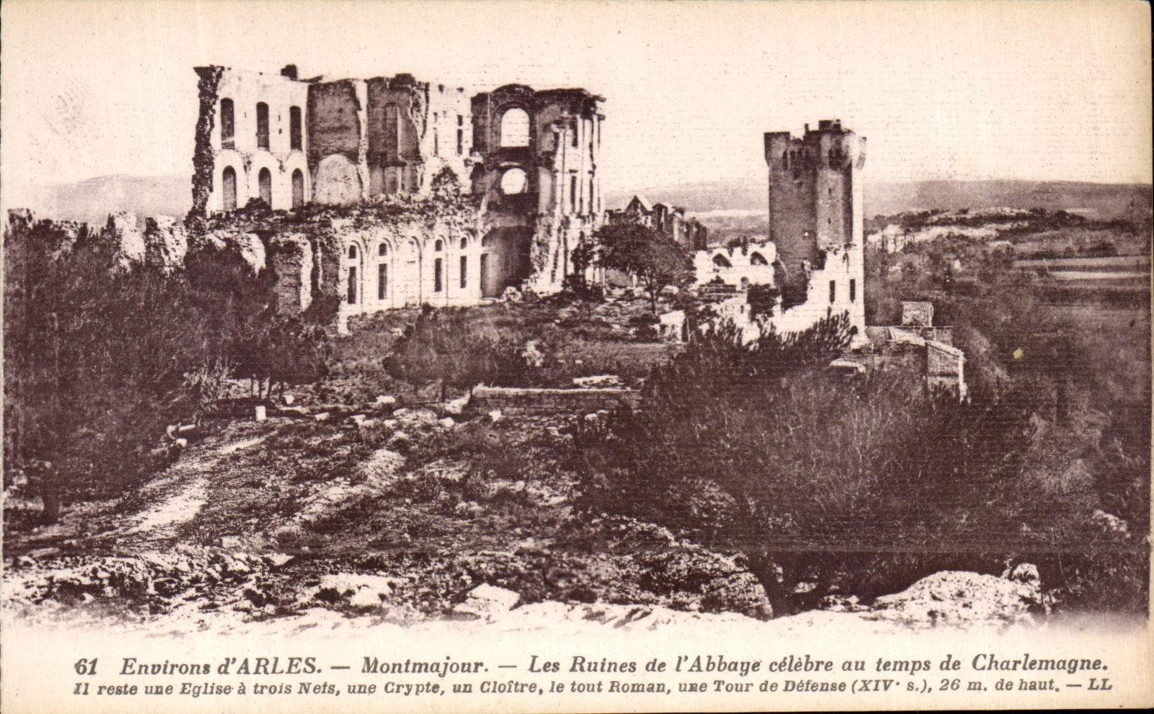 Environs d'ARLES — Montmajour — Les Ruines de l'Abbaye célèbre au temps de Charlemagne