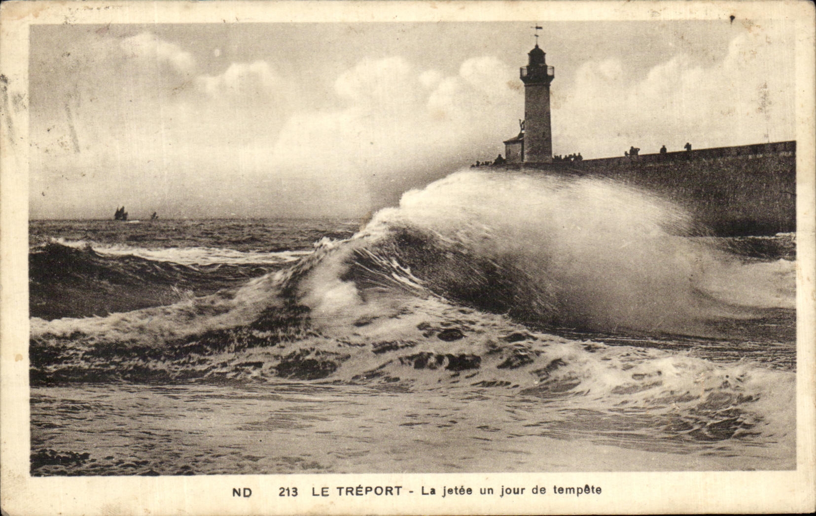 CPA Le Treport La Jetee Un Jour de tempete