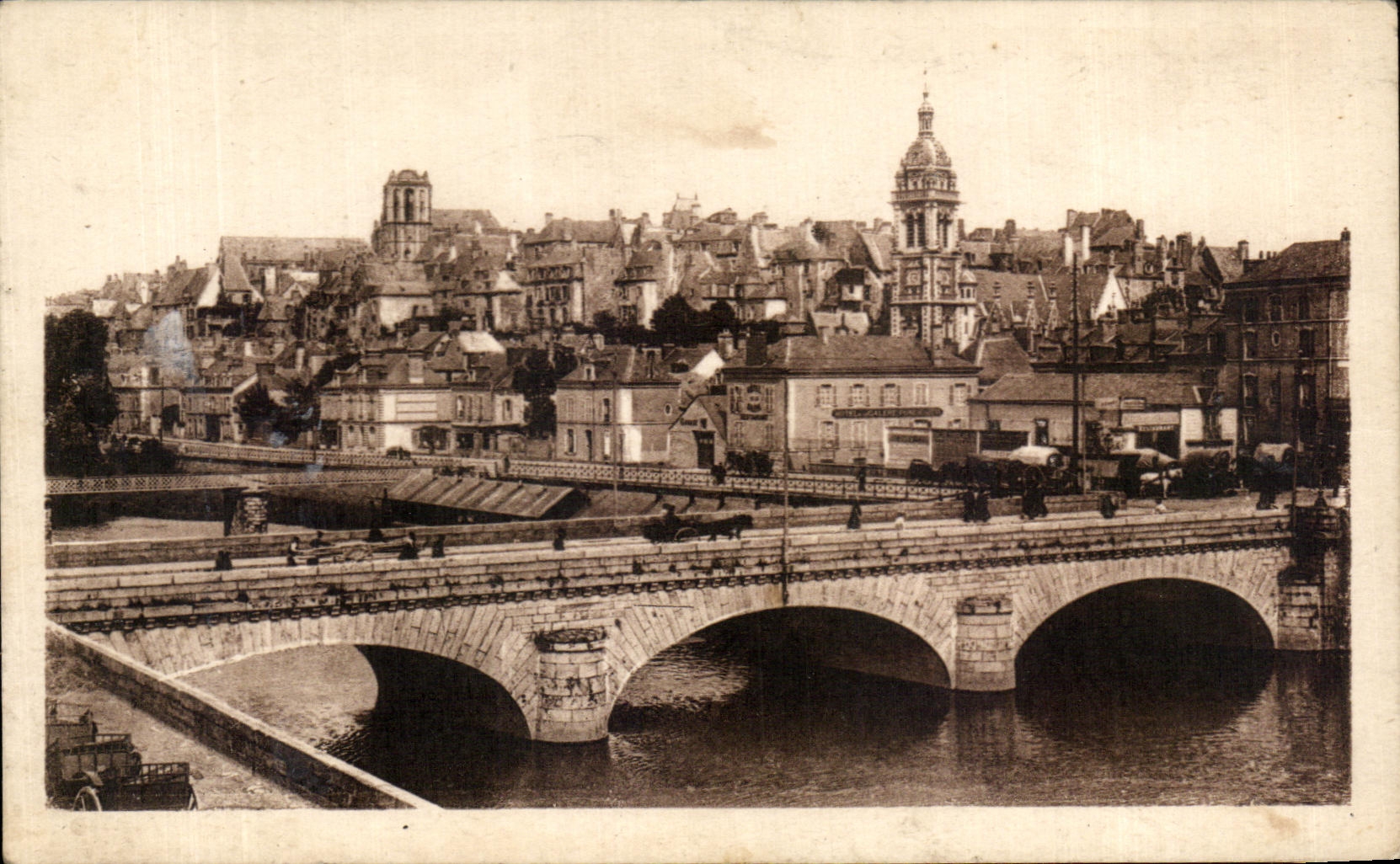 CPA Le Mans Vue Panoramique vers le Pont Gambetta
