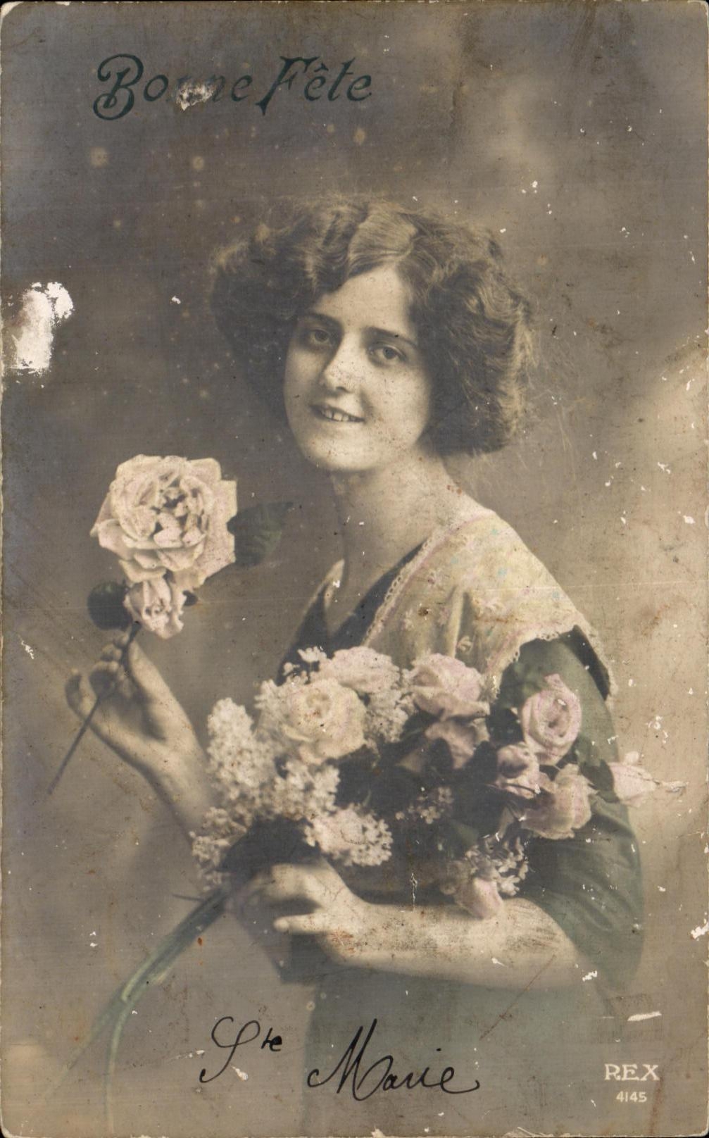 CPA Fantaisie Femme Fleurs 