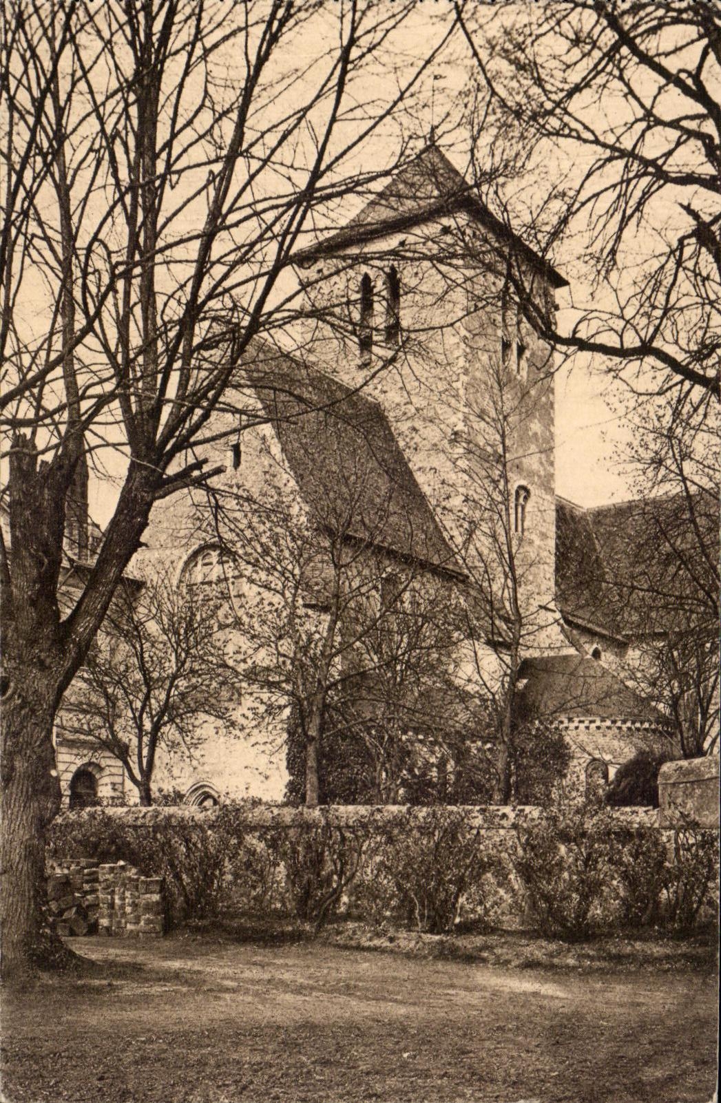 CPA Le clocher de l'eglise abbatiale de St Pierre de Solesmes 