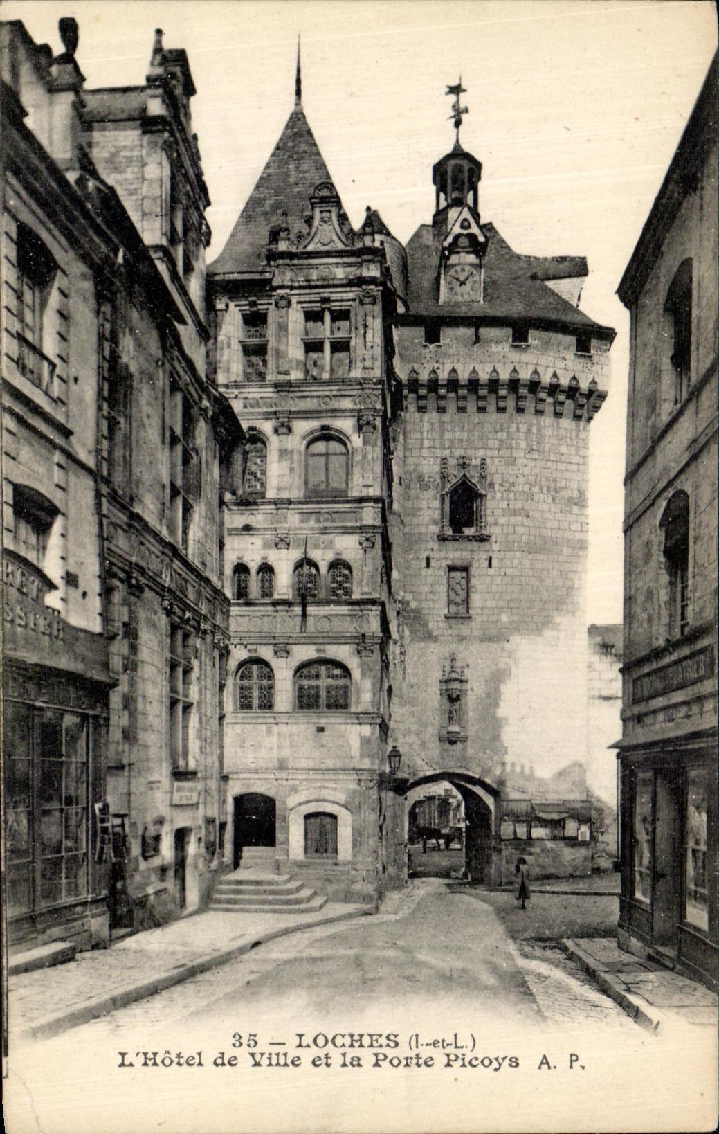 CPA Loches L'Hotel de Ville et la Porte Picoys