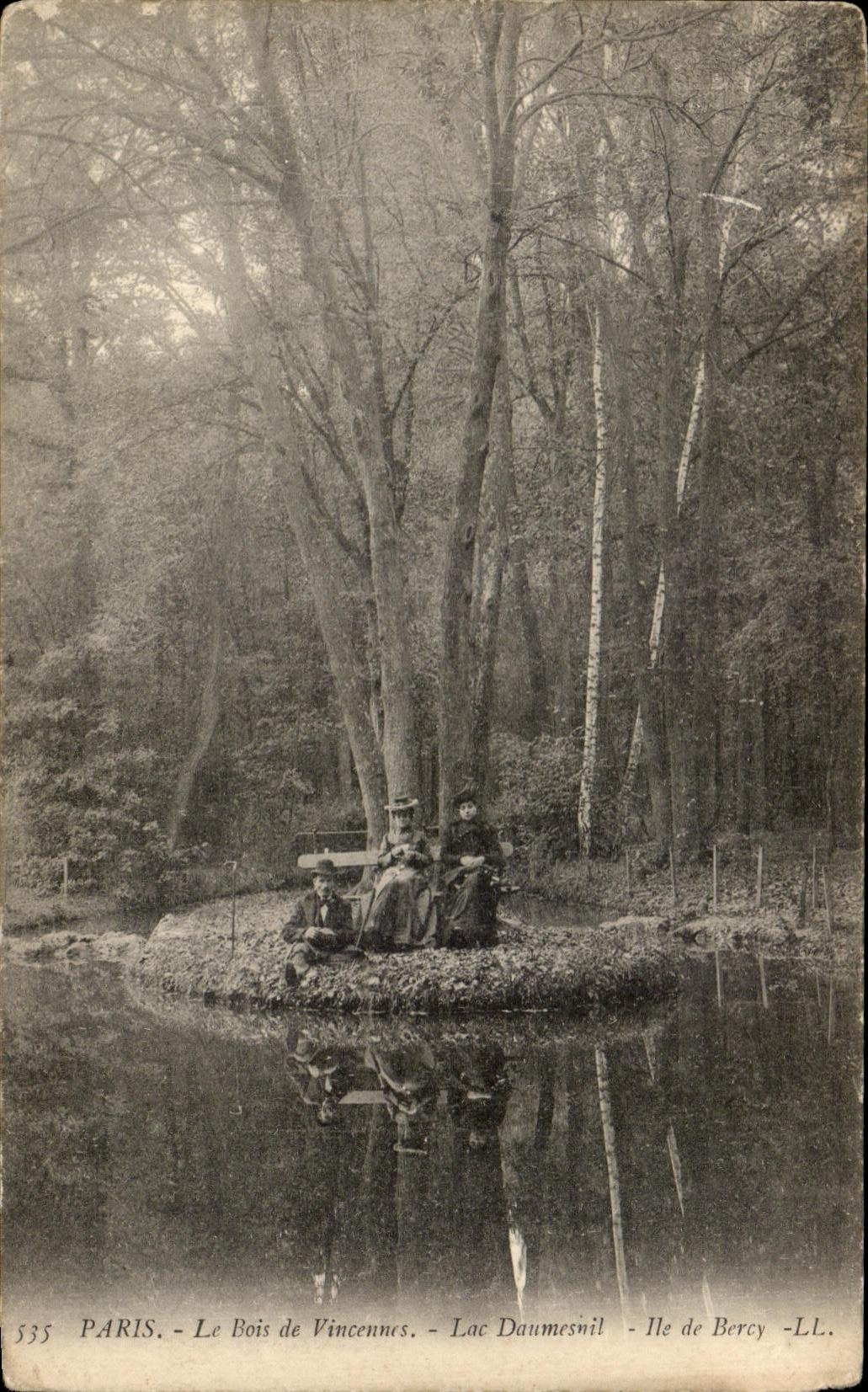 CPA Paris Le bois de Vincenns Lac Daumesnil Ile de Bercy