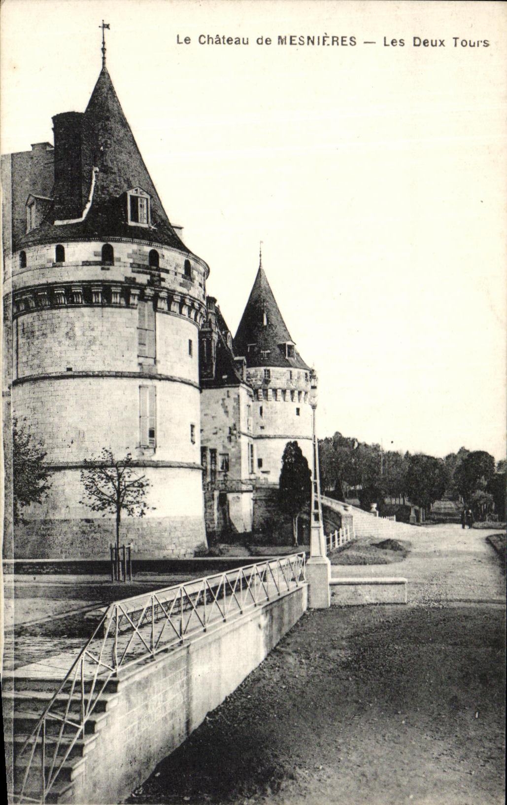 CPA Le Chateau de Mesnieres Les Deux Tours
