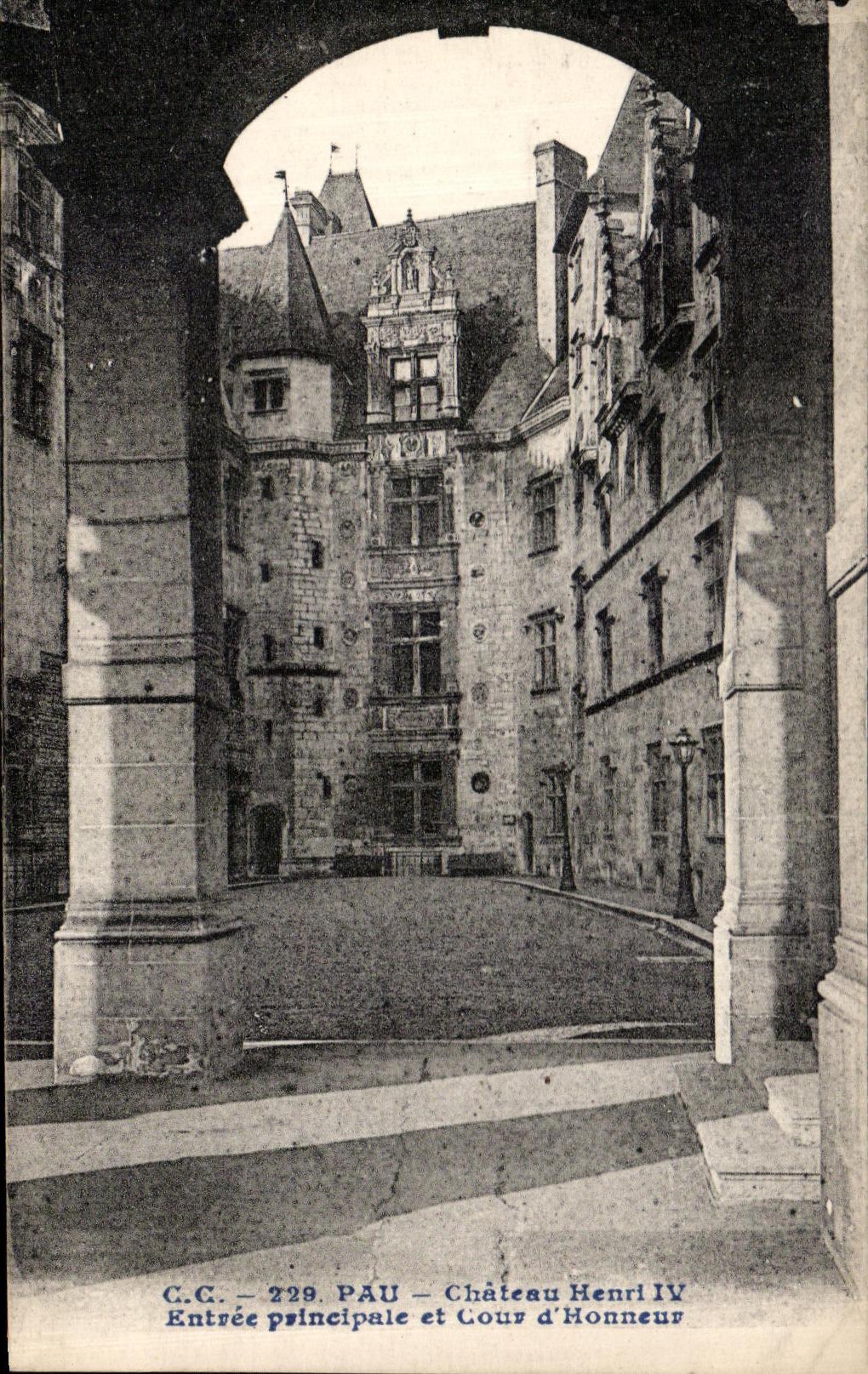 Pau — Château Henri IV — Entrée principale et Cour d'Honneur