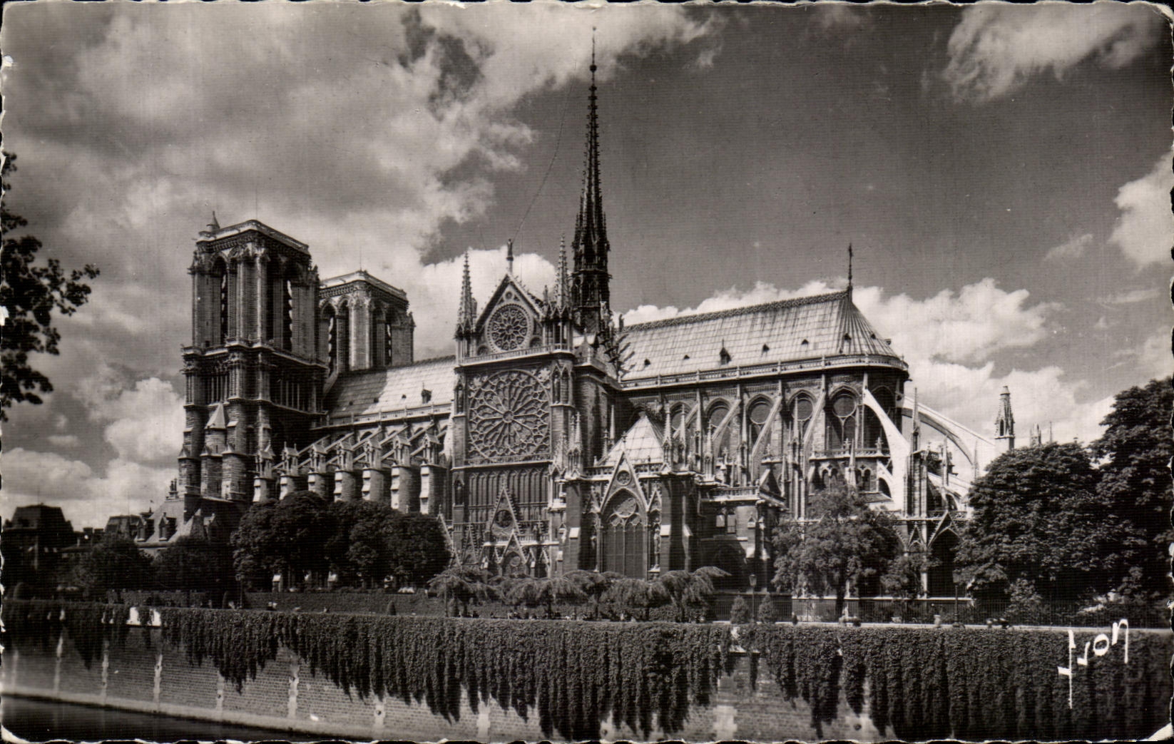 CPA Paris En Flanant Notre Dame et le square de l'Archeveche