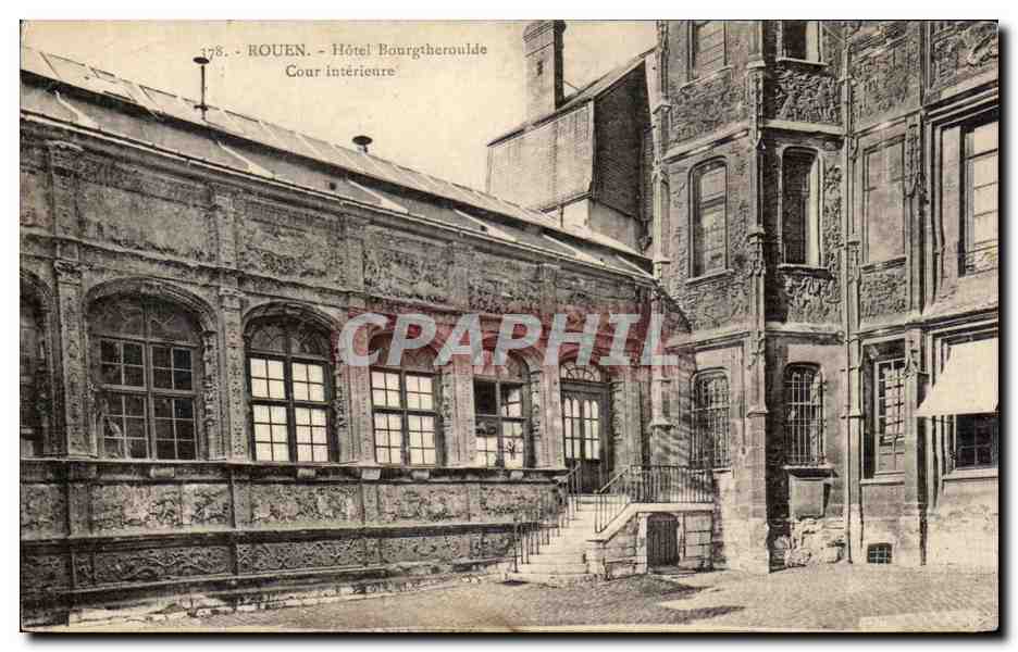 CPA Rouen Hotel Bourgtheroulde Cour interieure