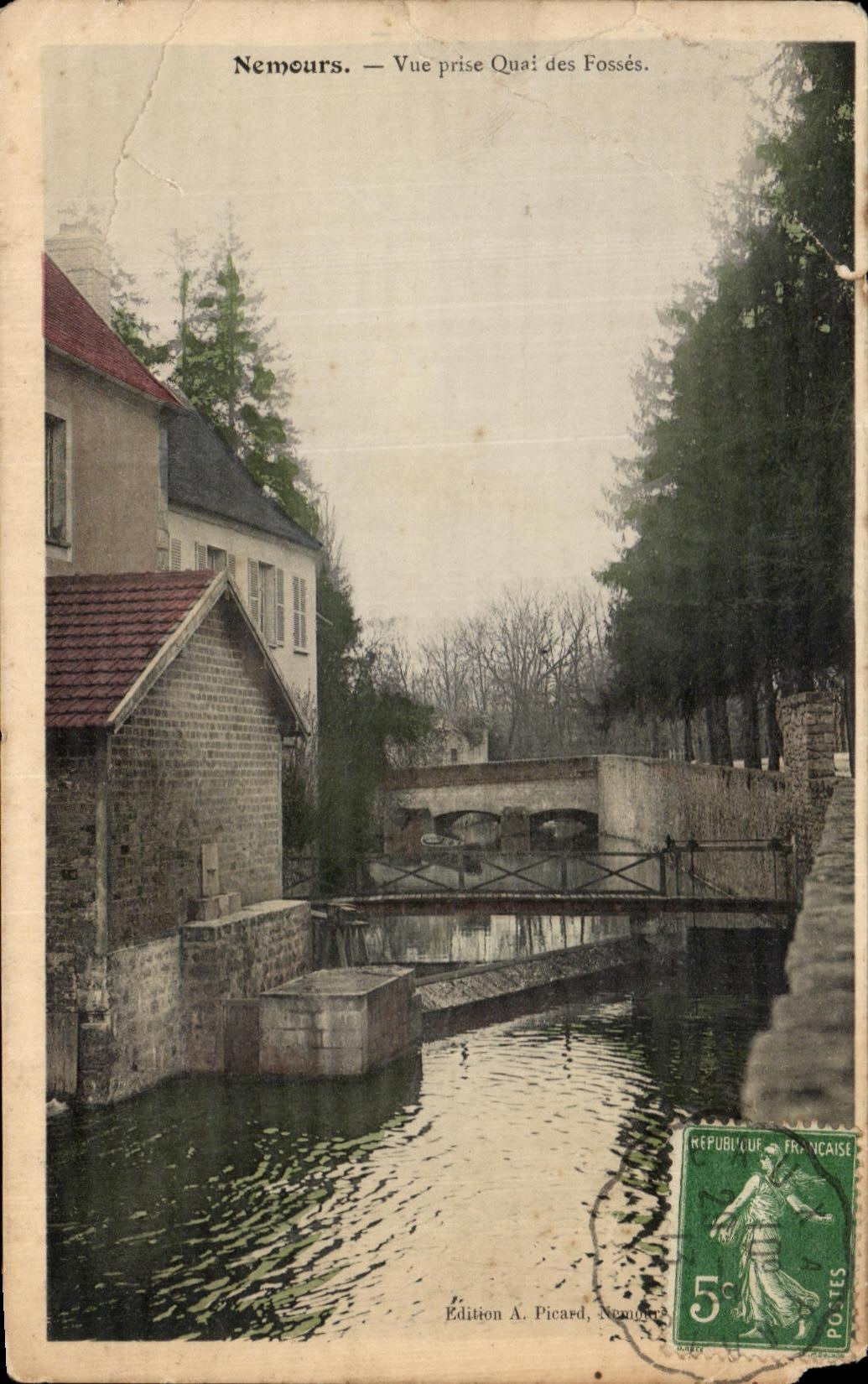 CPA Nemours Vue Prise Quai des Fosses