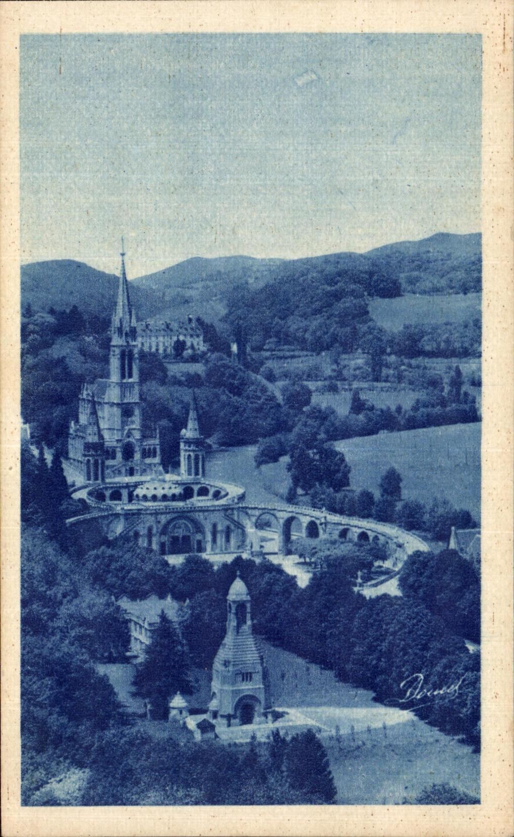 CPA Lourdes La Basilique et le Monument interailie