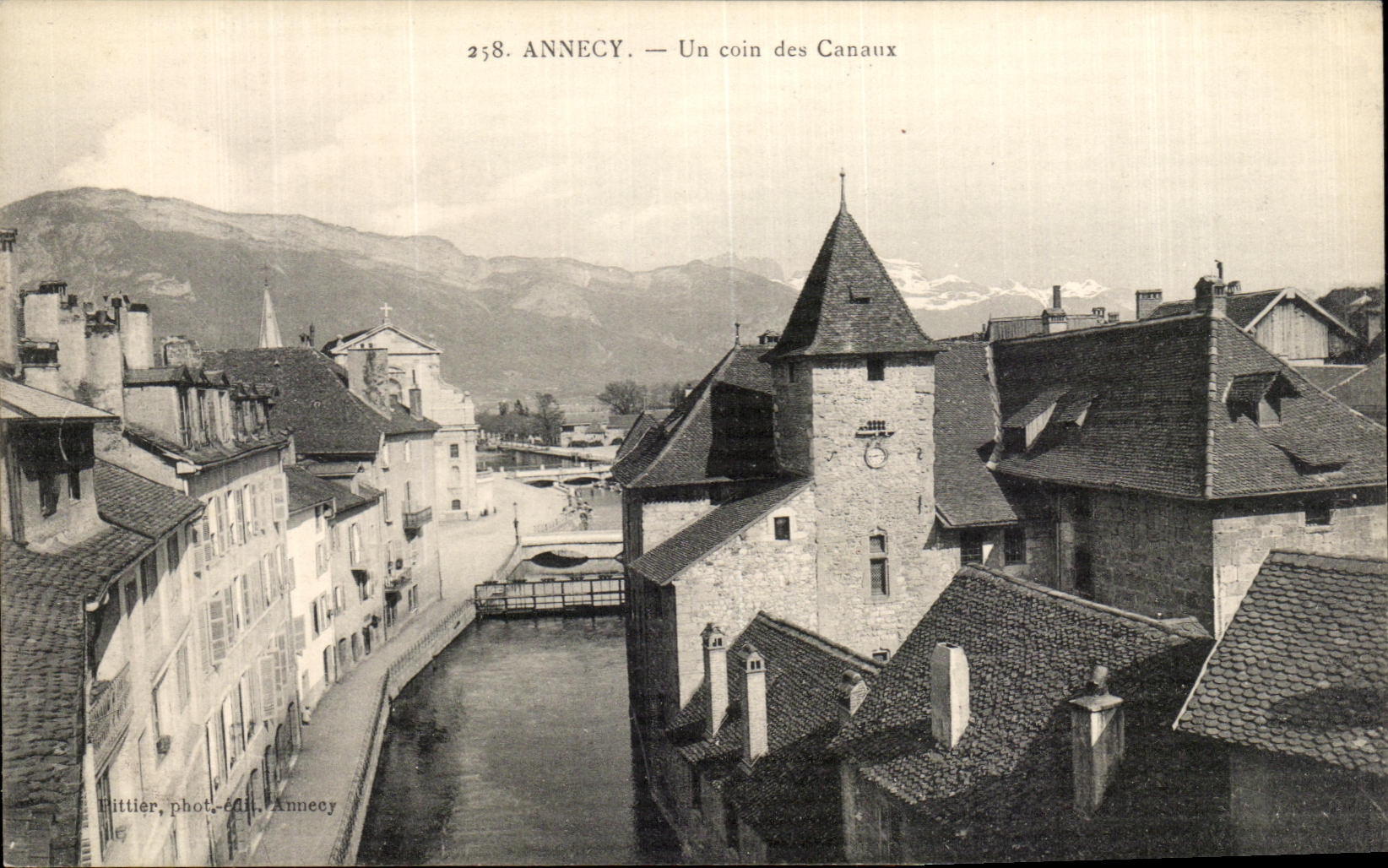 CPA Annecy Un coin des Canaux