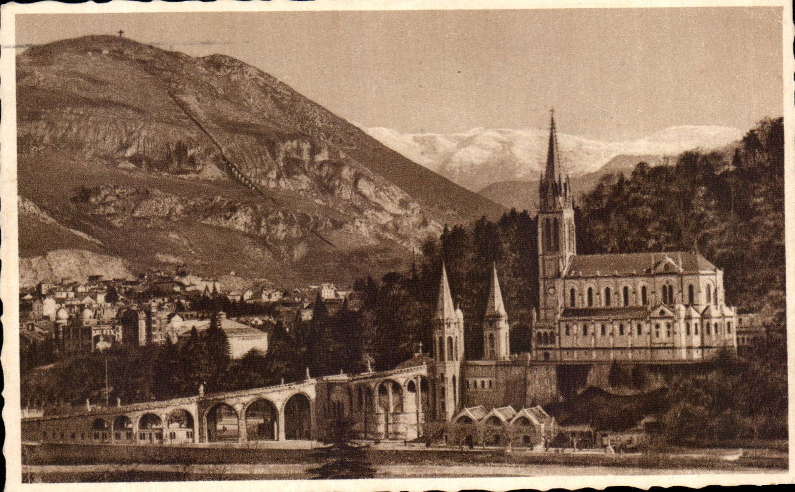 CPA Lourdes La Basilique Et Le Pic Du Jer