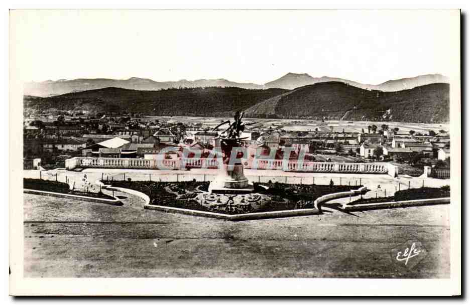 Saint-Gaudens — Vue de la Terrasse du Boulevard du Midi sur les Pyrénées — Éditions Labouché Frères