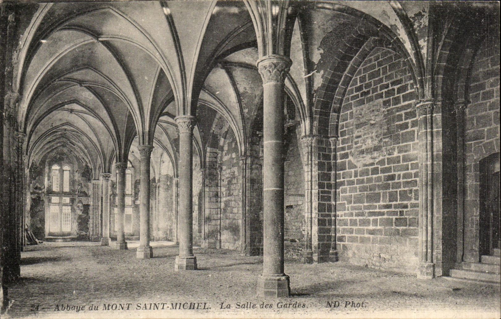 Abbazia del Mont Saint-Michel — La Sala dei Guardiani — ND Phot.