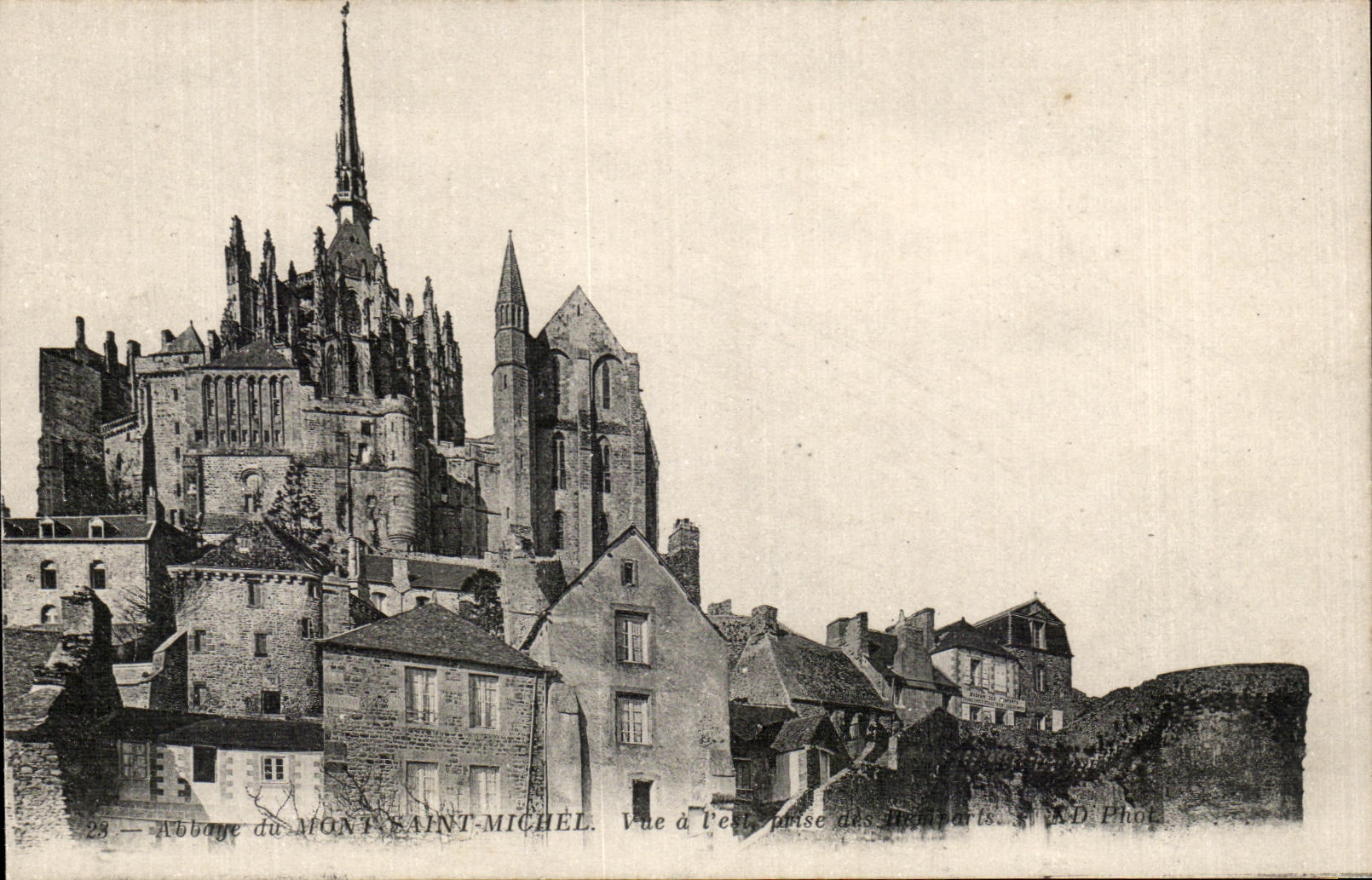 Abbaye du Mont-Saint-Michel — Vue à l'est prise des hauteurs — A.D. Phot
