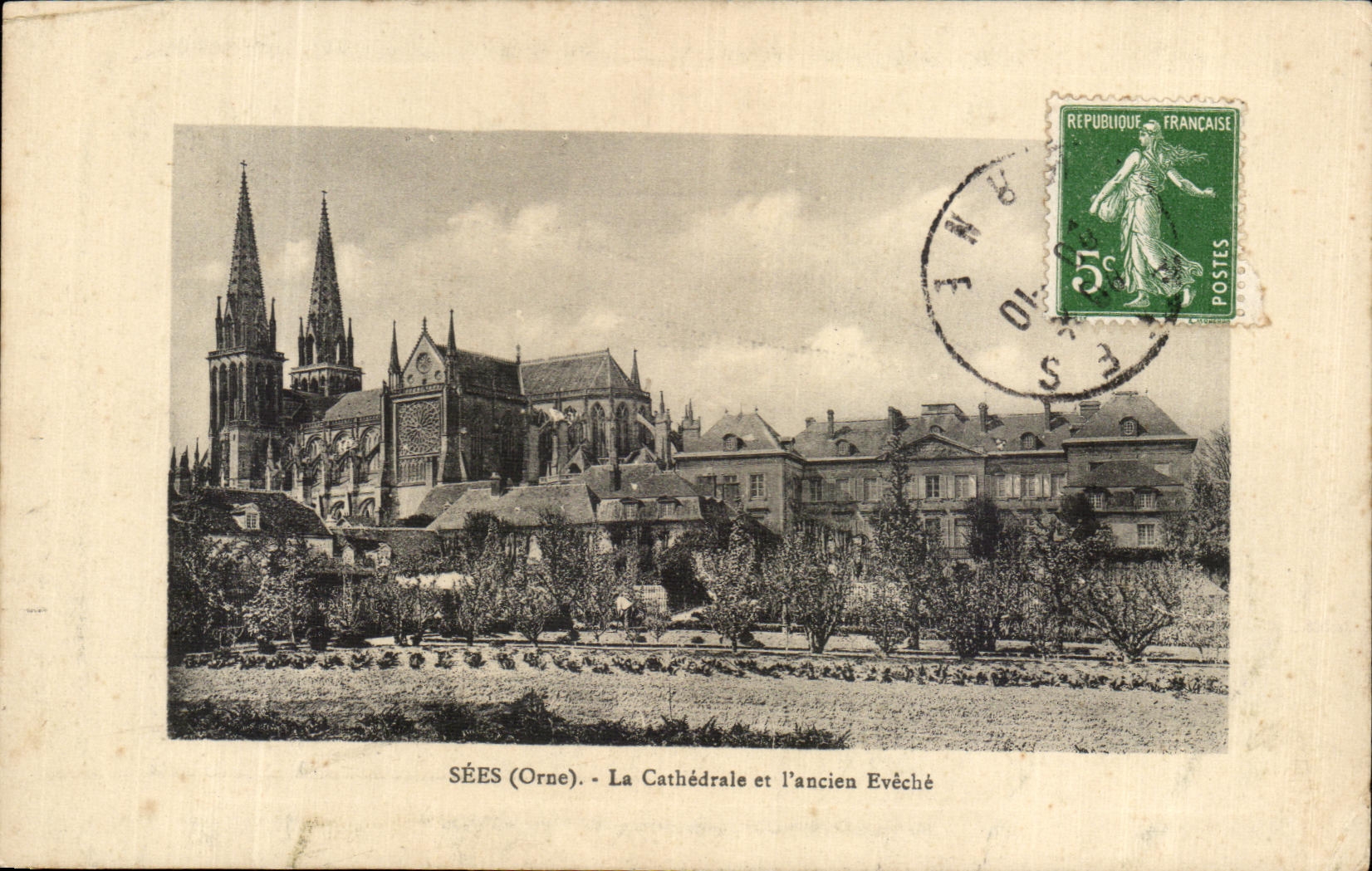 CPA Sees La Cathedrale Et L'ancien Eveche