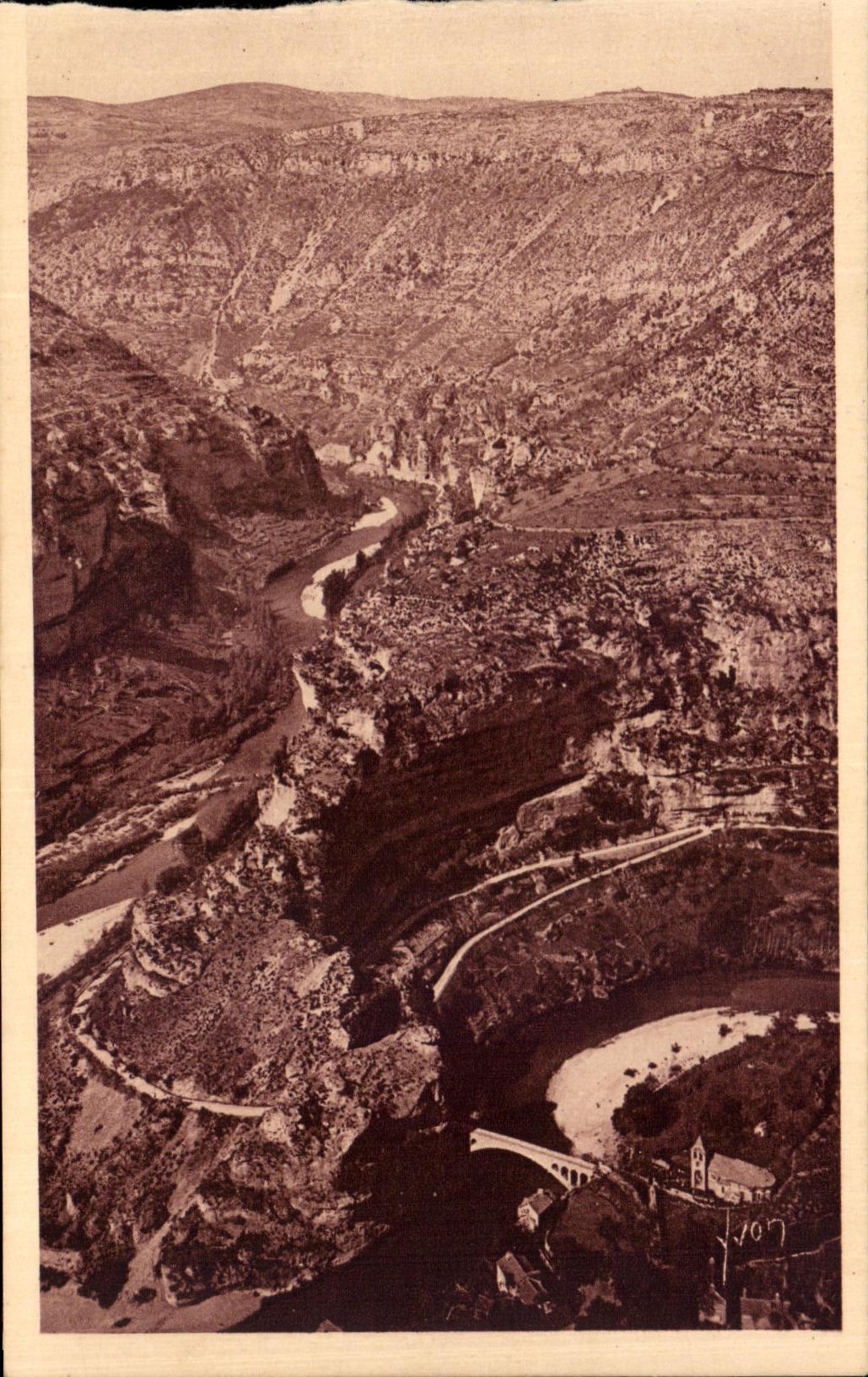 CPA Gorges Du Tarn Causse Mejean Canon du Tarn et cirques de Saint Chely et Pougnadoires