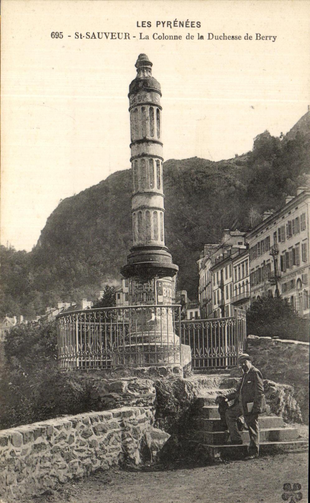 CPA St Sauveur La Colonne de la Duchesse de Berry