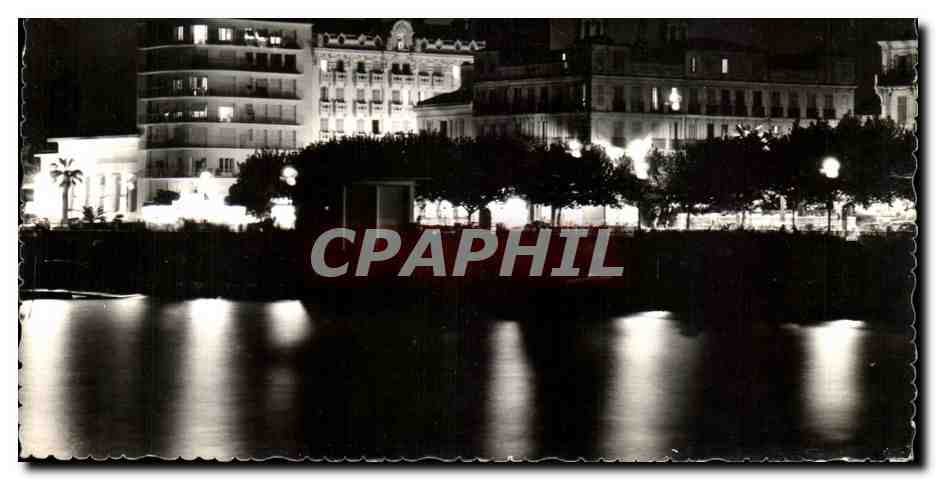 Saint-Raphaël — La Terrasse des Bains, effet de nuit — Éditions Françaises