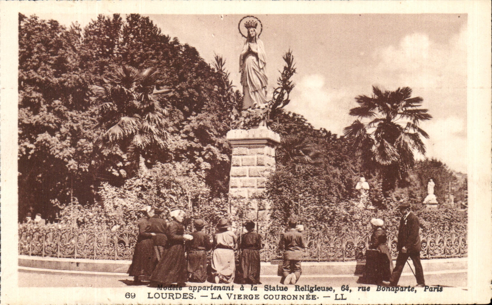 CPA Lourdes La Vierge Couronnee