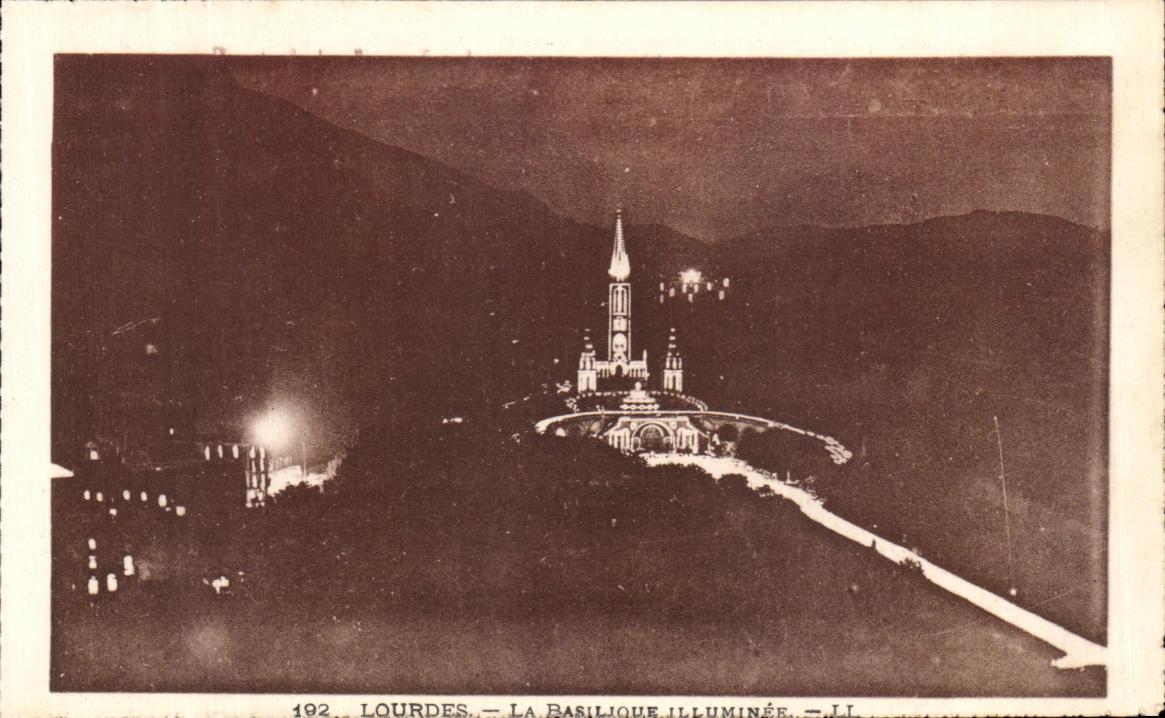 CPA Lourdes La Basilique Illuminee
