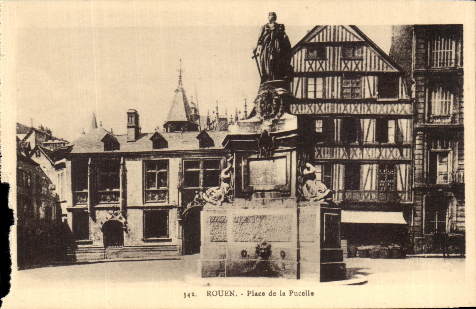 CPA Rouen Place de la Pucelle