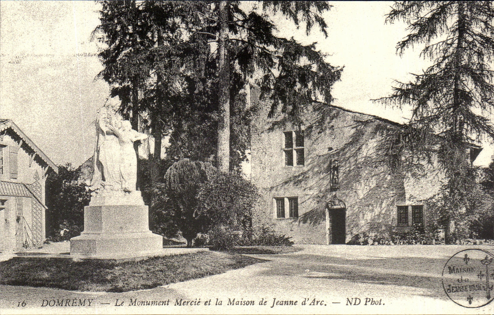 Domméry — Het Monument Mercié en het Huis van Jeanne d'Arc — ND Phot.