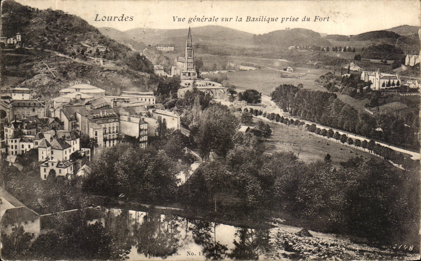 CPA Lourdes Vue generale sur la Basilique prise du Fort