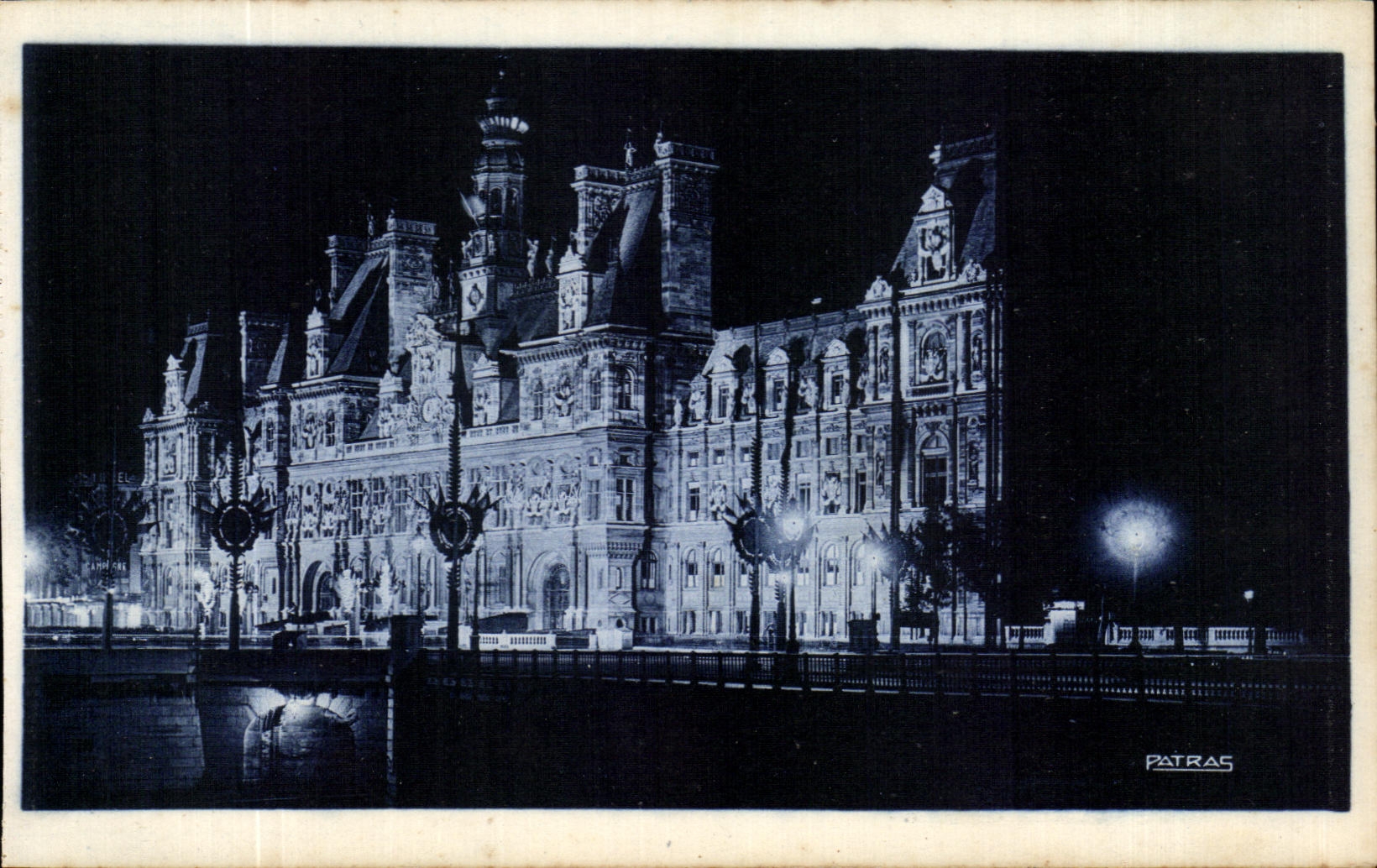 CPA Paris La Nuit Illuminations de l'Hotel de Ville 