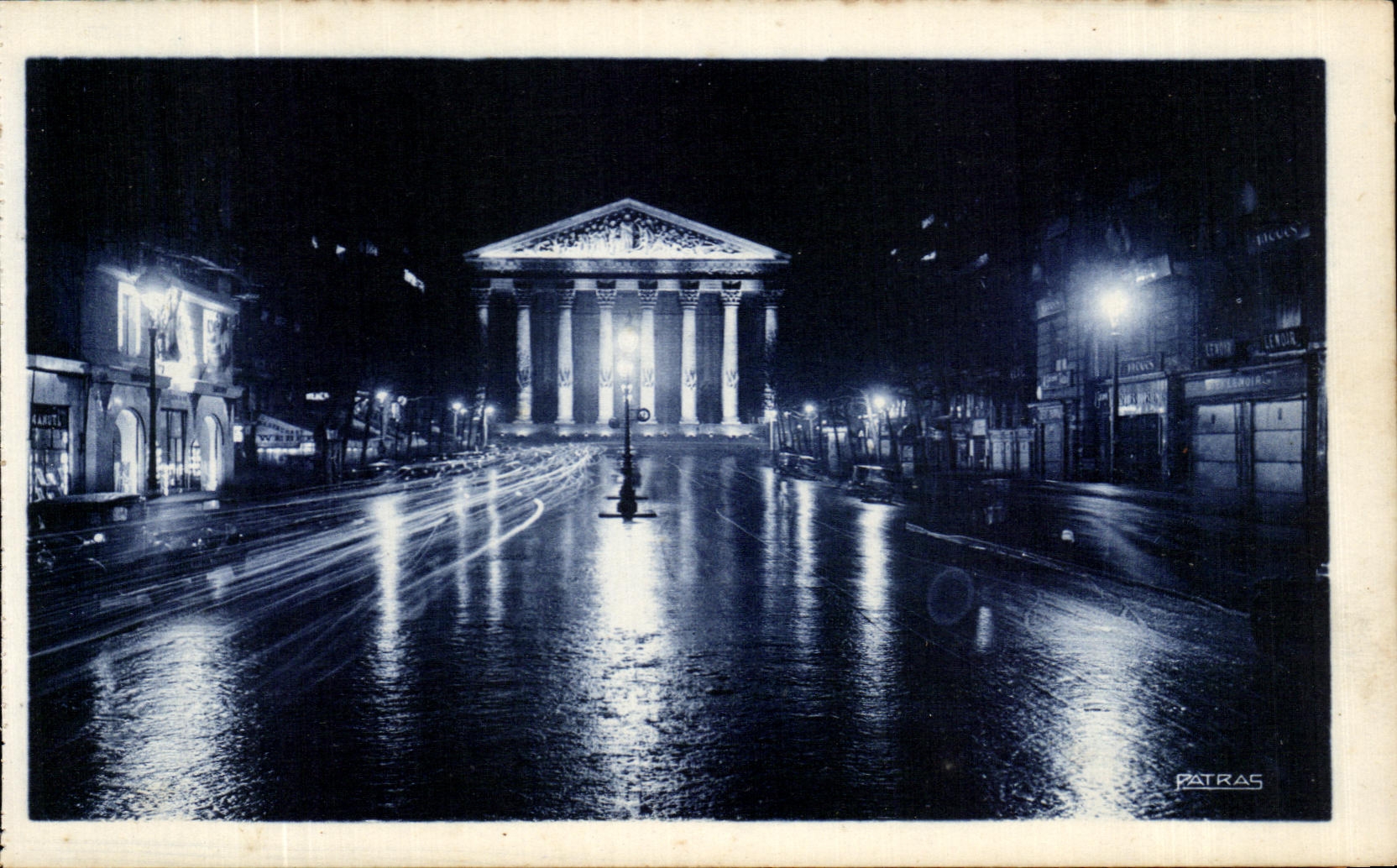 CPA Paris La Nuit Illuminations de la Rue Royale et de la Madeleine 