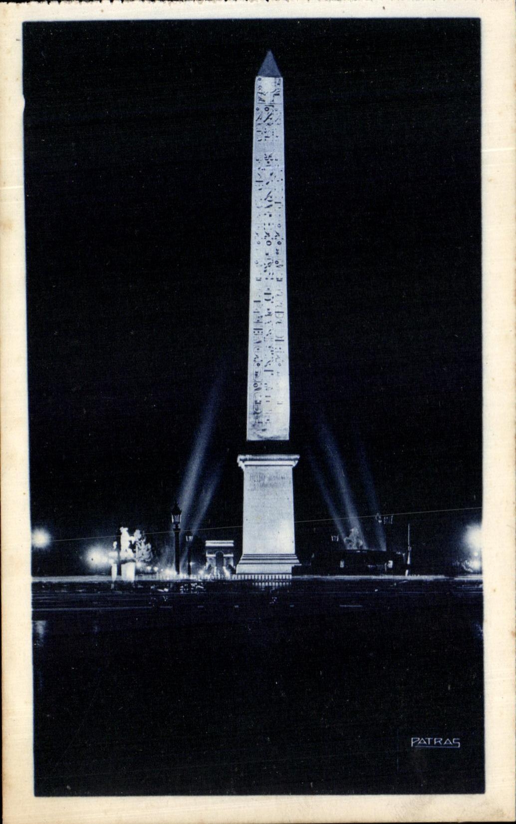 CPA Paris La NuitIlluminations de l'Obelisque et de l'Arc de Triomphe