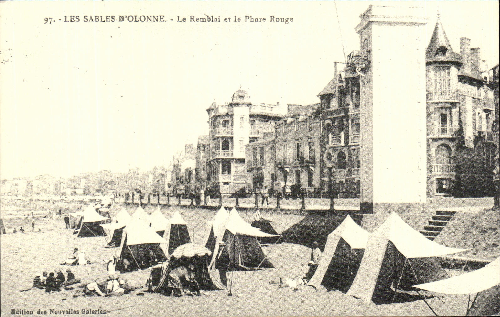 LES SABLES-D'OLONNE - Le Remblai et le Phare Rouge - Edition des Nouvelles Galerias, n°97