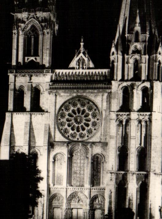 CPSM Chartres La Cathdrale Illuminee