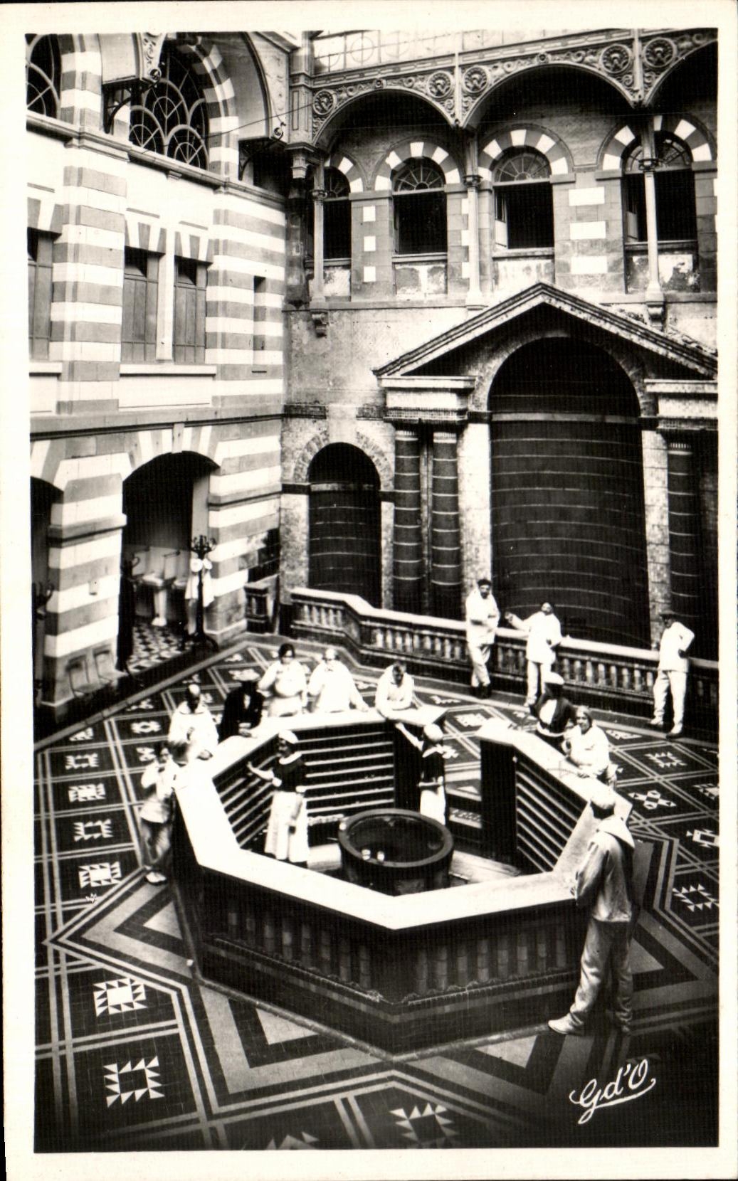 CPA L'Auvergne Le Mont Dore Etablissement thermal le Hall des Sources Madeleine