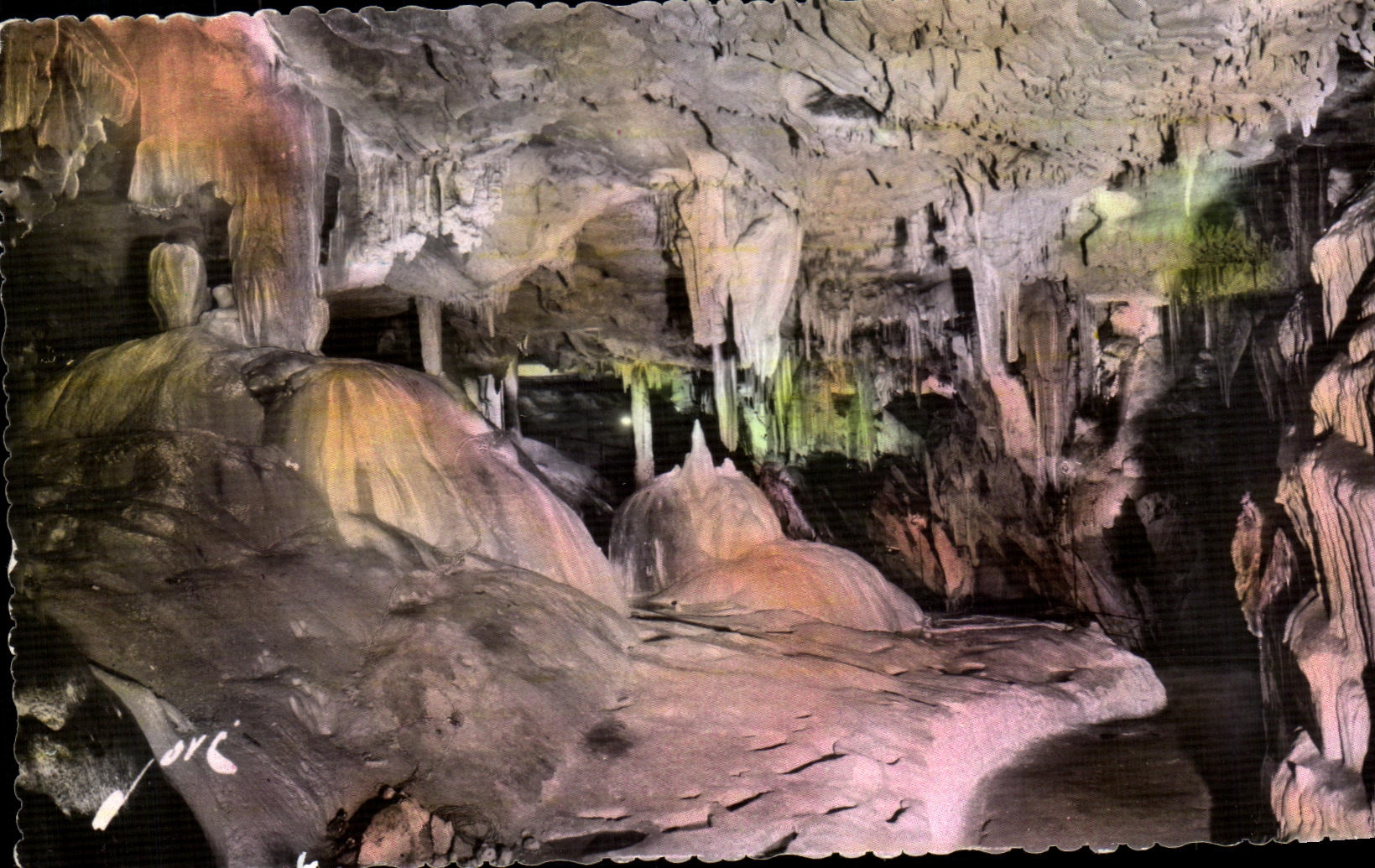 Grottes de Bétharram — Entrée de la Salle des Lustres — Éditions Jove