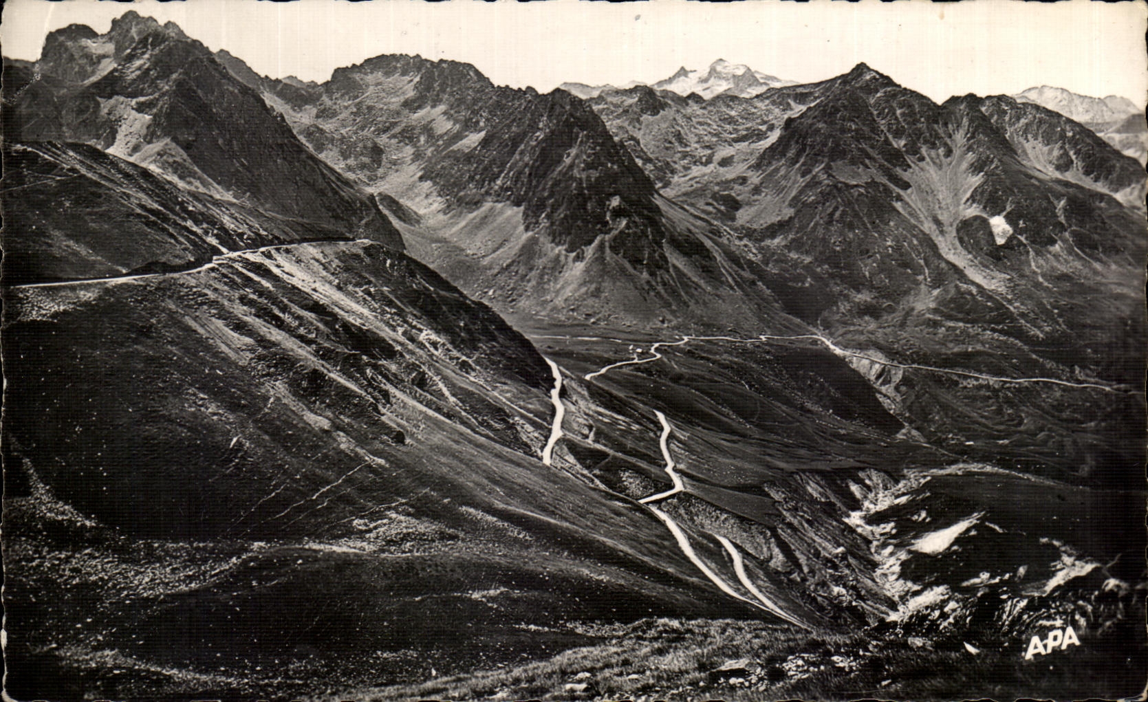 Pics de l'Espade, du Compans et du Pounteau — Vue des Glaciers du Neouvielle — Société des Cartes Postales APA-POUX