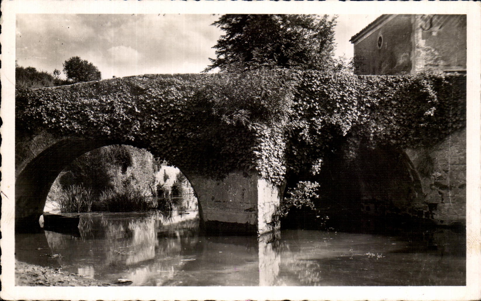 Vouvant (Vendée) — Le vieux pont sur la Mère, époque Gallo-Romaine — E. G. Paris, n°14