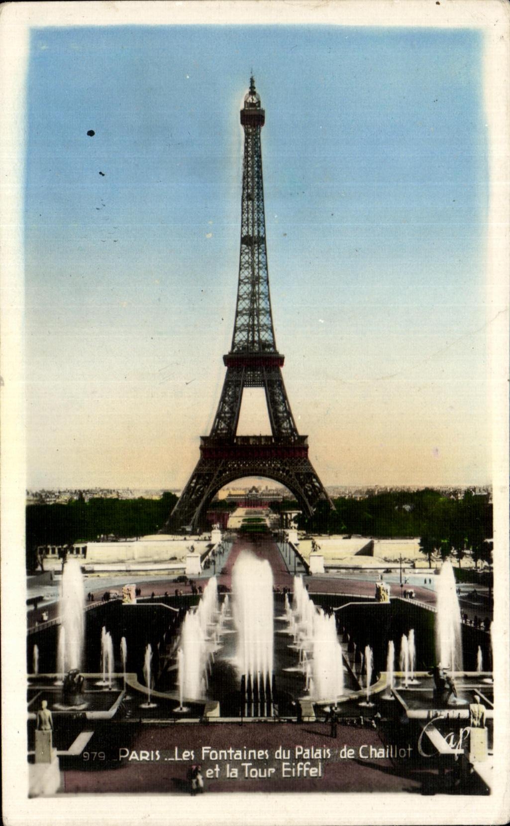 Paris — Les Fontaines du Palais de Chaillot et la Tour Eiffel — Éditeur Cap, n° 979