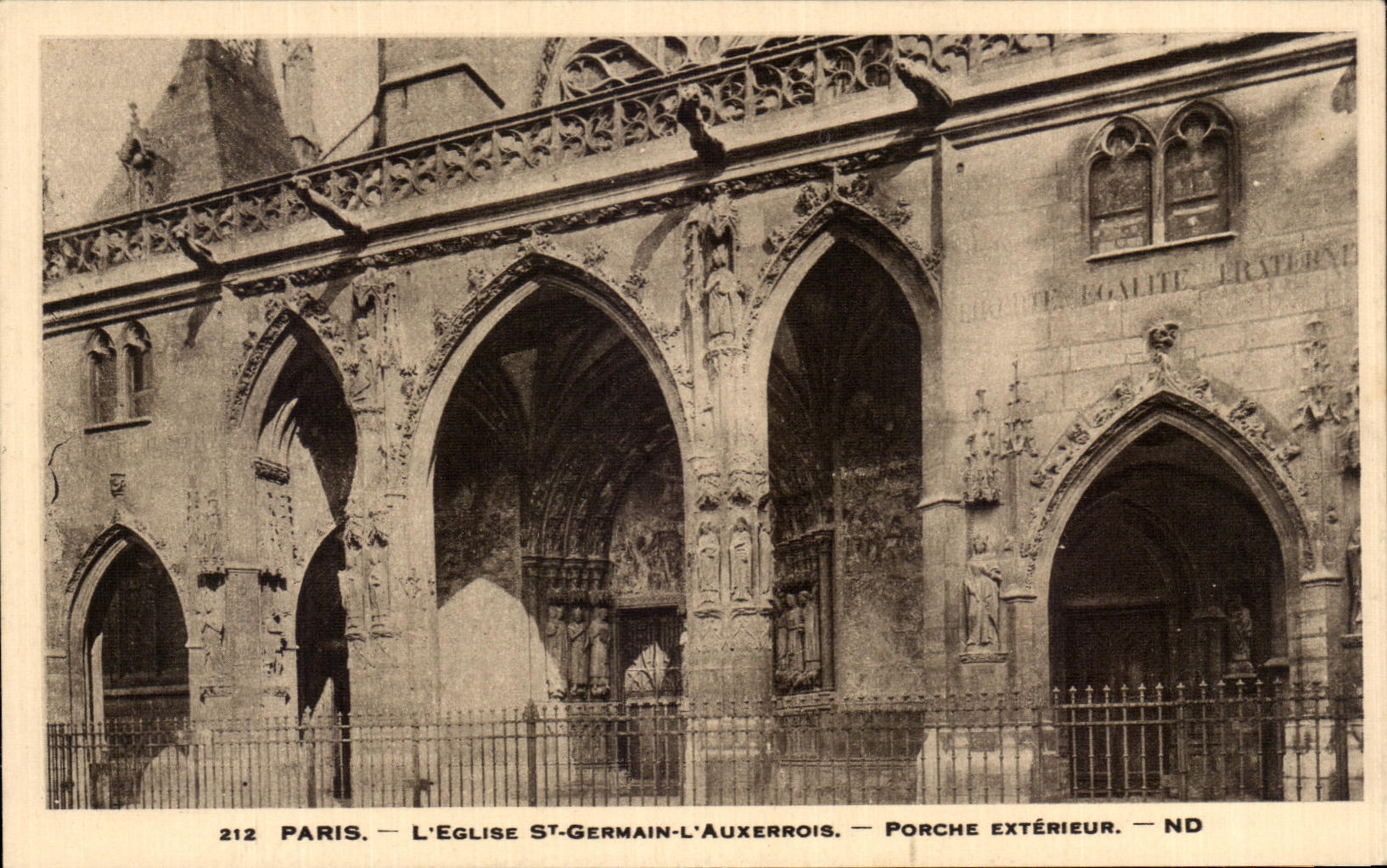 CPA Paris L'Eglise St Germain l'Auxerrois Porche Exterieur
