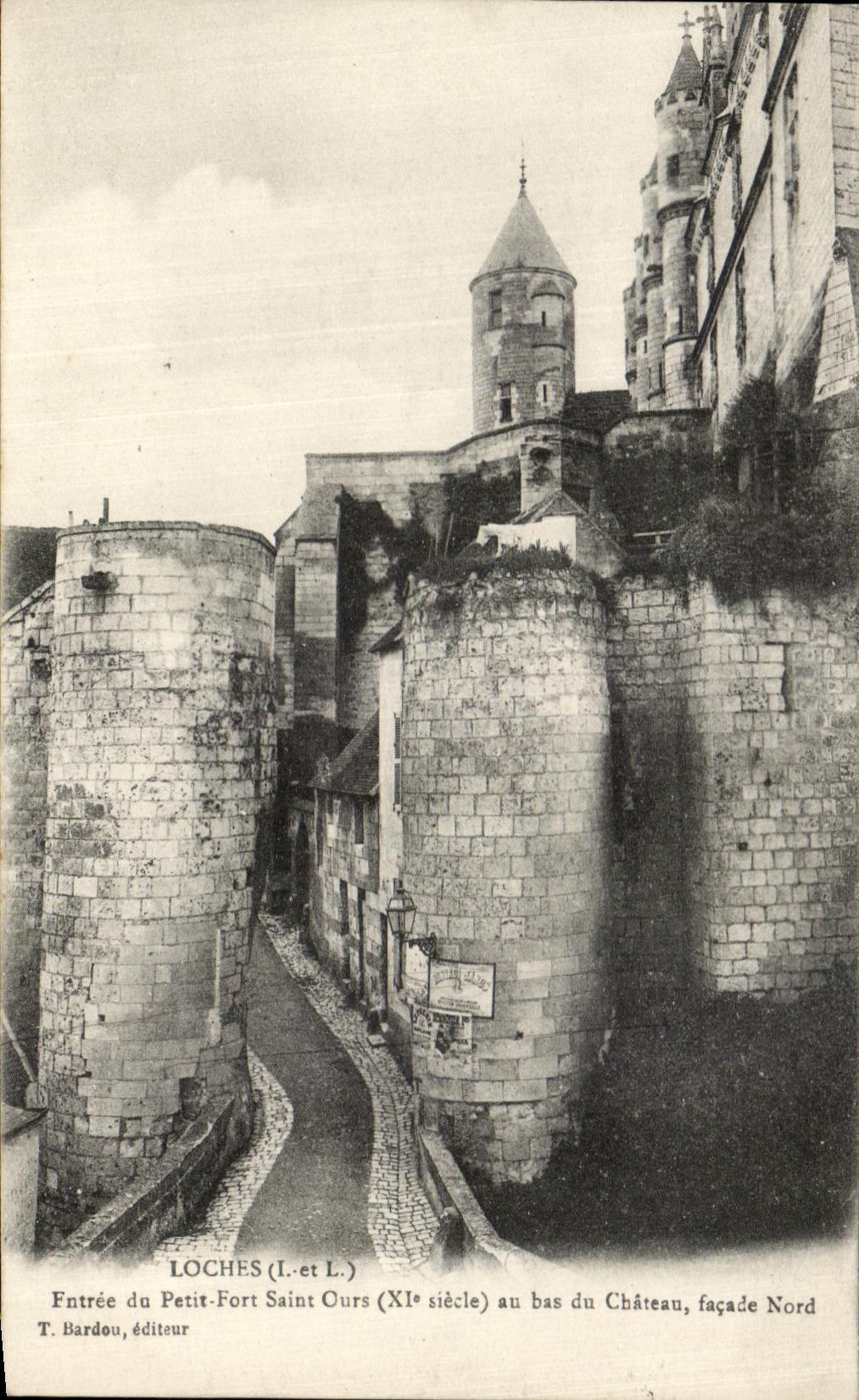 CPA Loches Entree du Petit Fort Saint Ours au Bas du Chateau Facade Nord 
