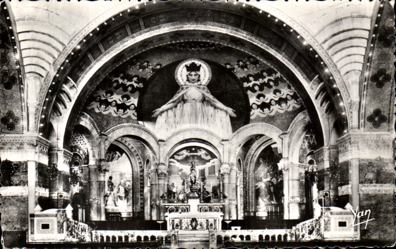 CPSM Lourdes Interireur du Rosaire