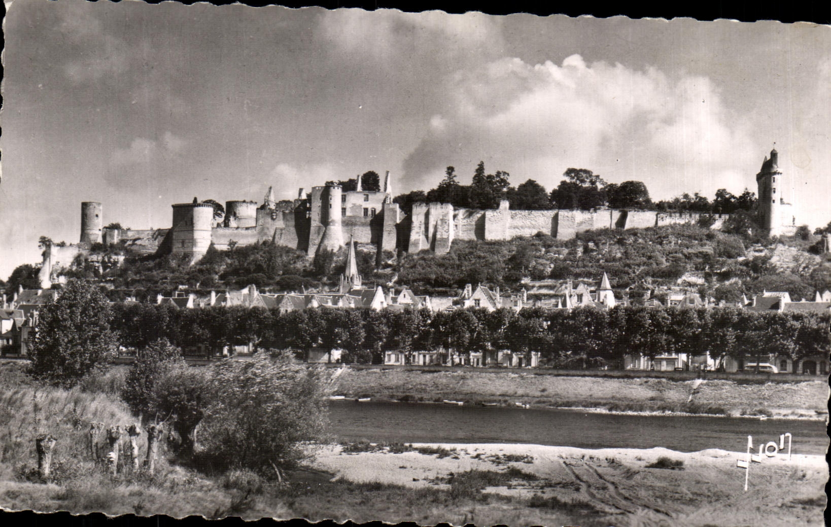 CPA Chinon Vue Generale Du Chateau