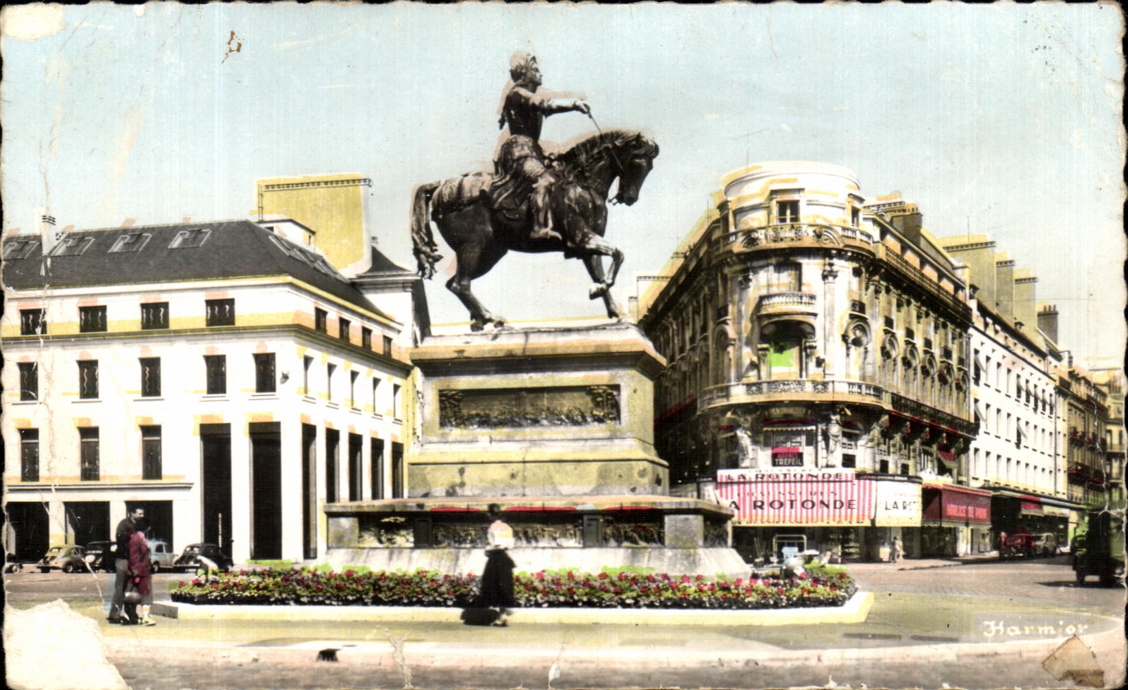 CPA Orleans Statue De Jeanne D'are Rue De La Ropublique