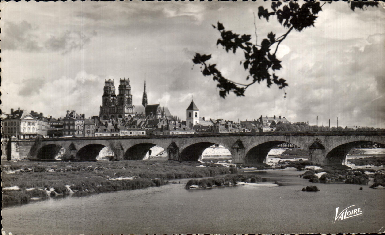 CPA Merveilles Du Val de Loire Orleans La Loire Le Pont Georges V