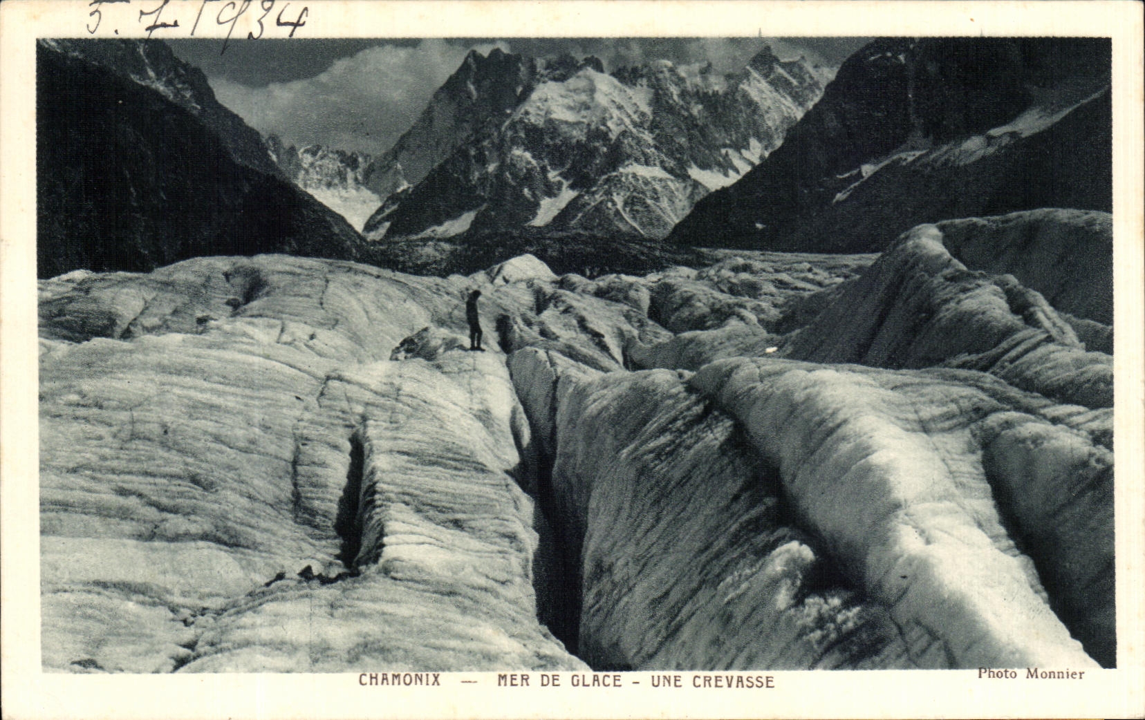 CPA Chamonix Mer De Glace Une Crevasse