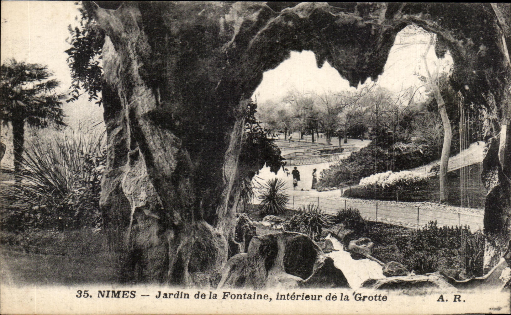 Nîmes — Jardin de la Fontaine, intérieur de la Grotte — A.R. n°35