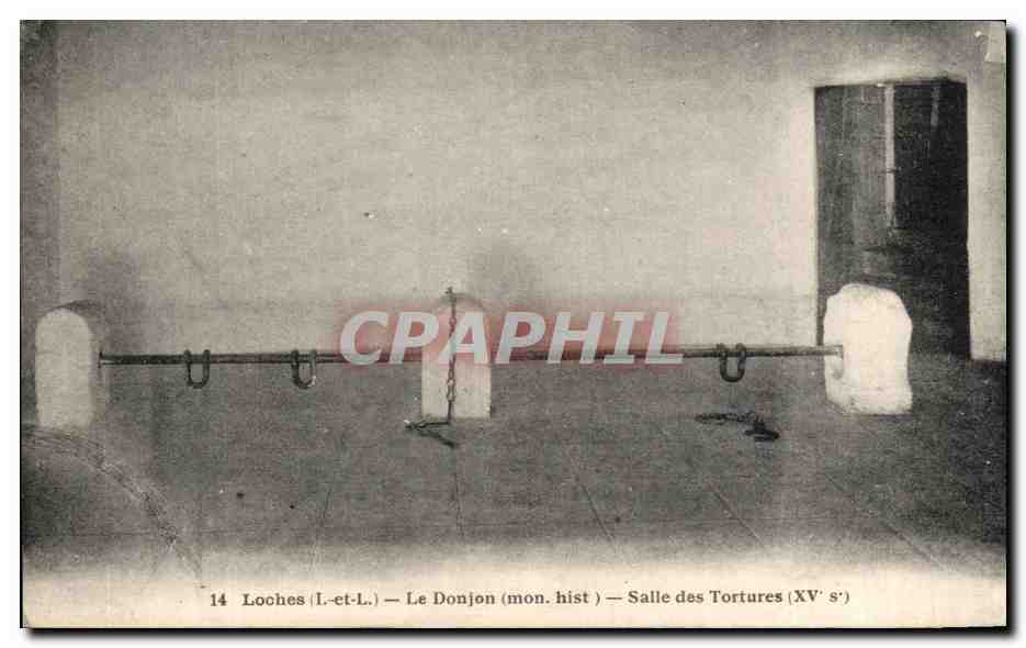 CPA Loches Le Donjon Salle des Tortures