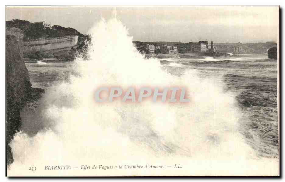 CPA Biarritz Effet De Vagues A La Chambre D'amour