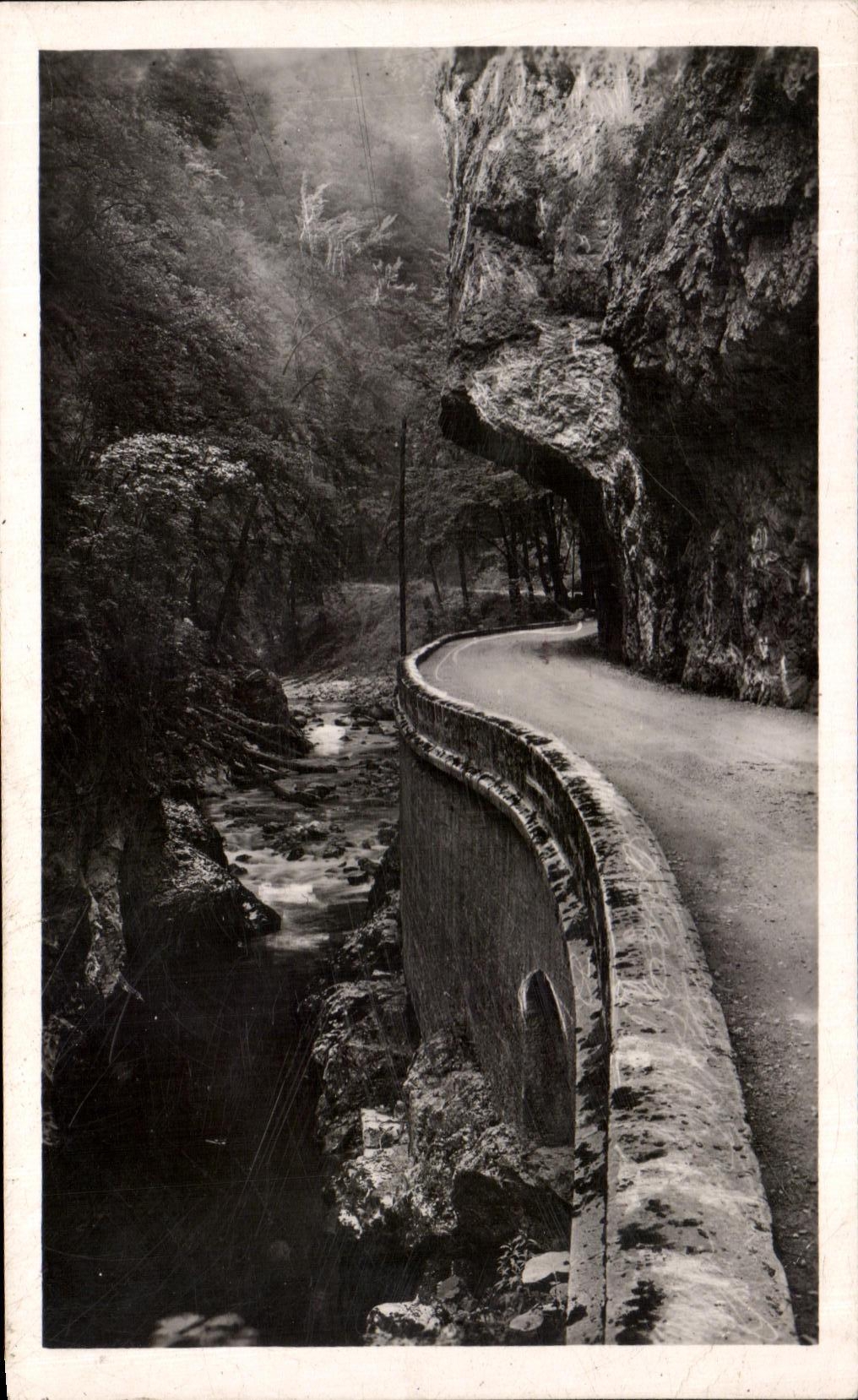 Vintage Postcard En Chartreuse La Route Du Desert Et Les Gorges Du Guiers Mort