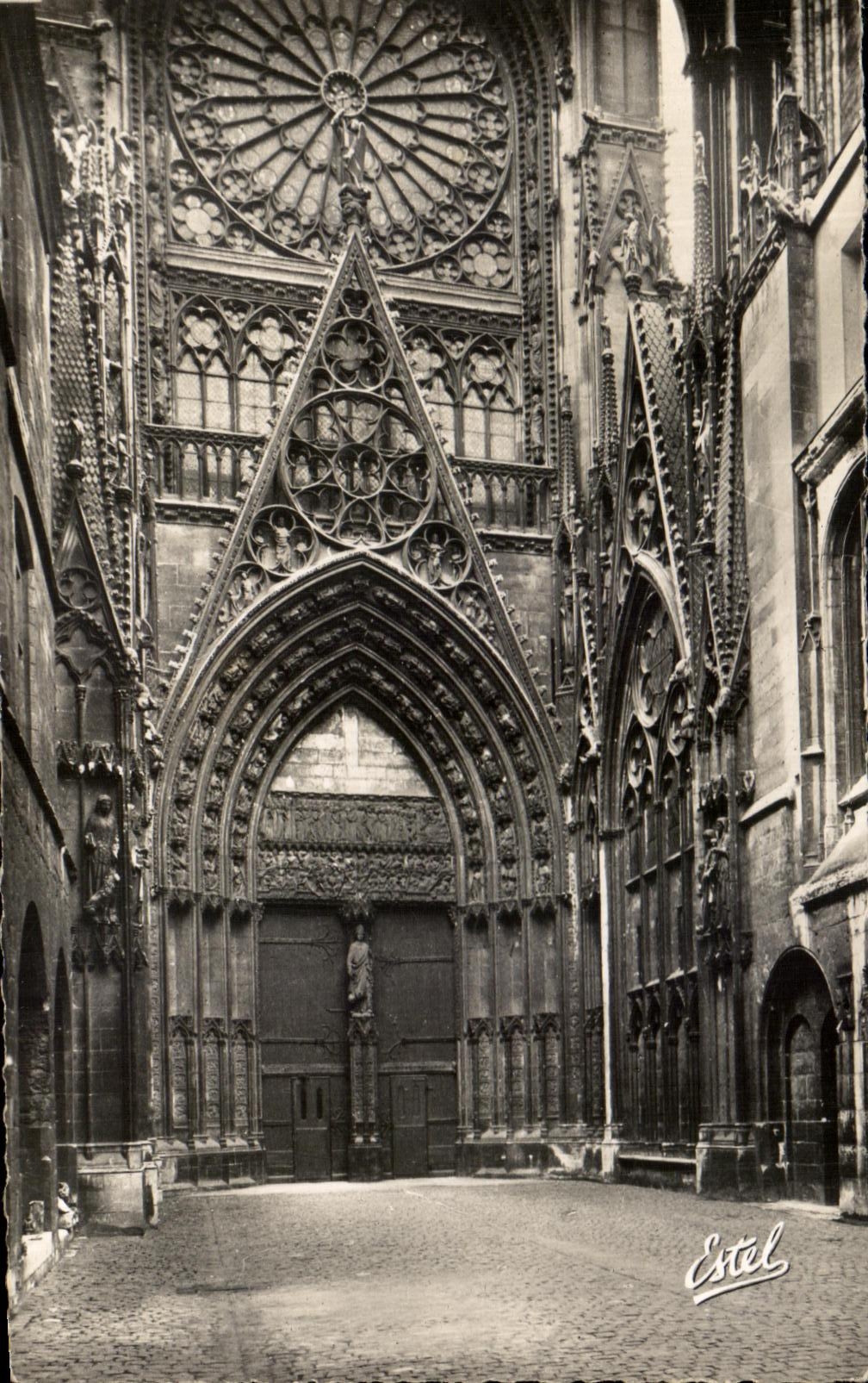CPA Rouen La Cathedrale Cour des libraires 